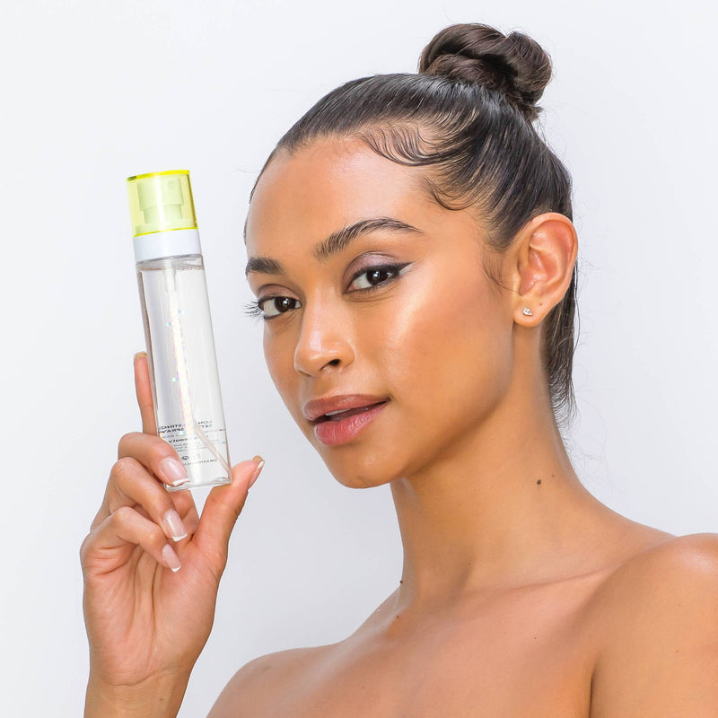 ESSENTIALS Long-Lasting Setting Spray: 3.5 FL OZ / 100 ML