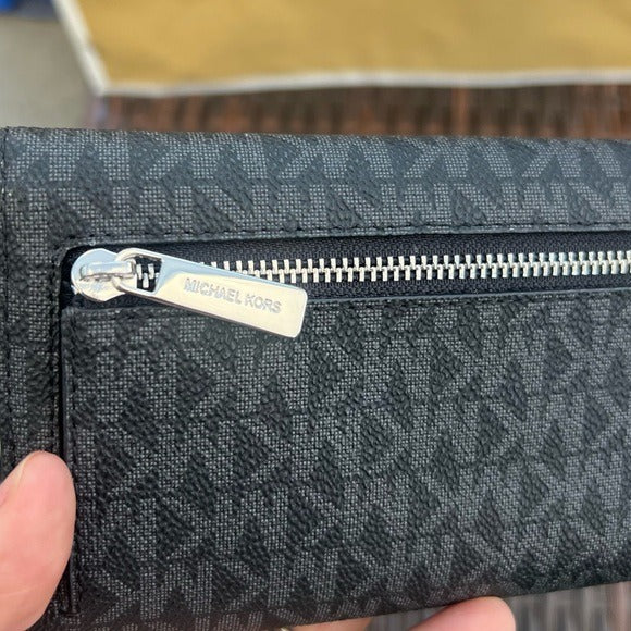 NWT Michael Kors Trifold Black Wallet