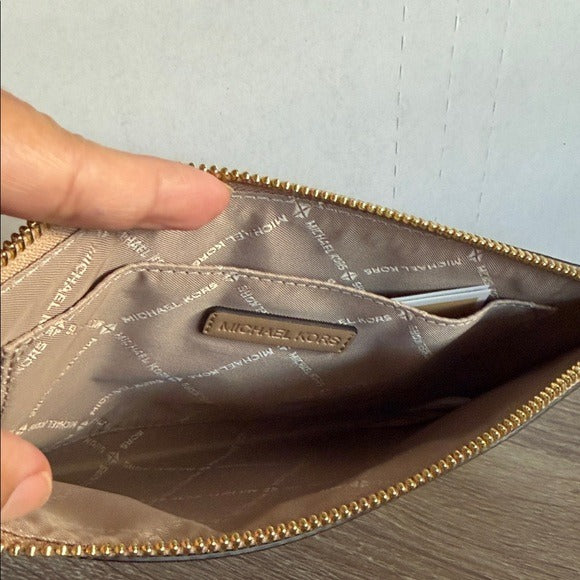 Michael Kors Jet Set Travel Lg Tz Wristlet Camel Leather Wristlet